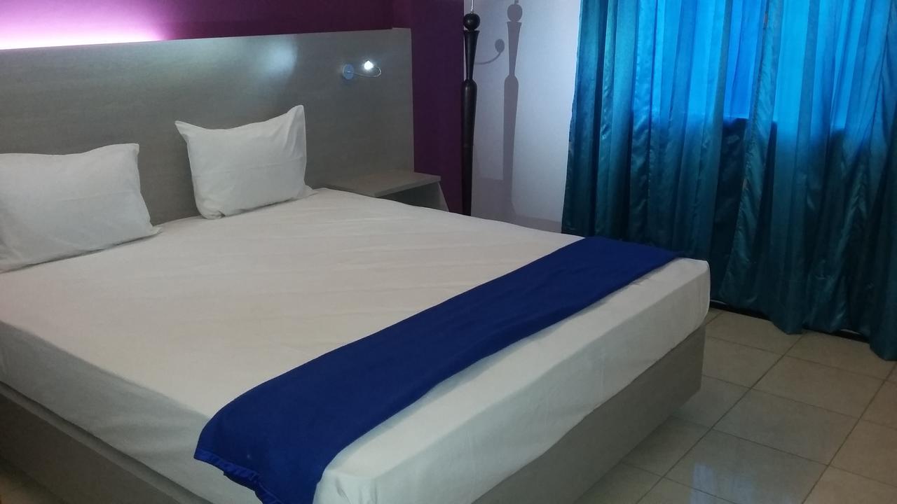 Hotel Kharisma Madiun Εξωτερικό φωτογραφία