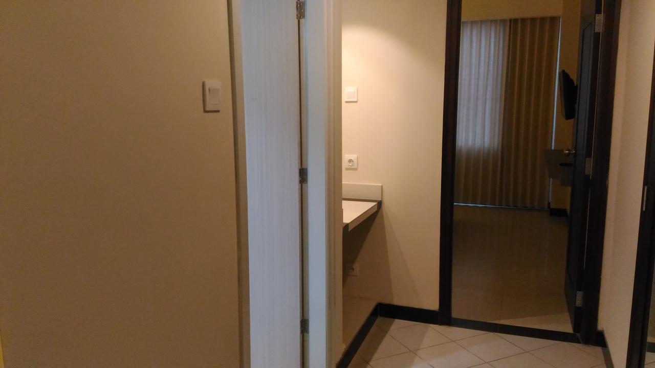 Hotel Kharisma Madiun Εξωτερικό φωτογραφία