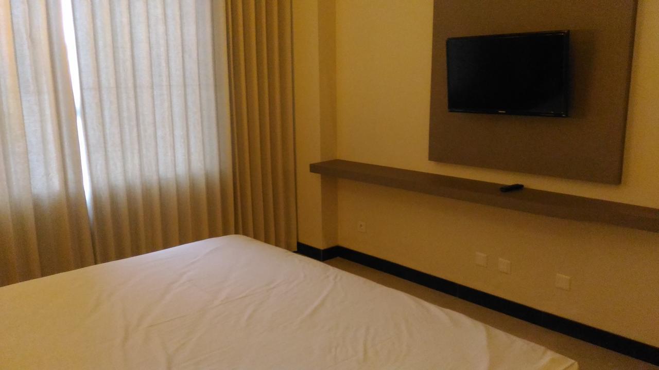 Hotel Kharisma Madiun Εξωτερικό φωτογραφία