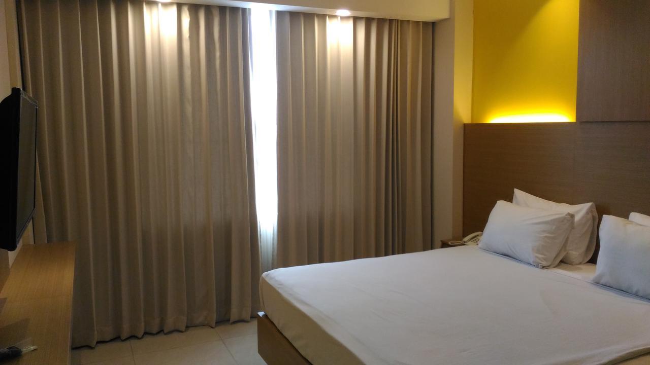 Hotel Kharisma Madiun Εξωτερικό φωτογραφία
