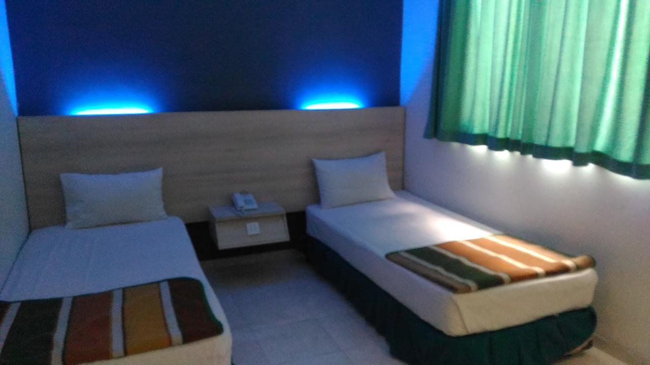 Hotel Kharisma Madiun Εξωτερικό φωτογραφία