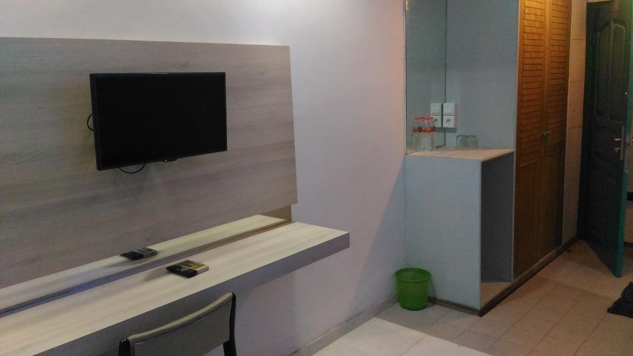 Hotel Kharisma Madiun Εξωτερικό φωτογραφία