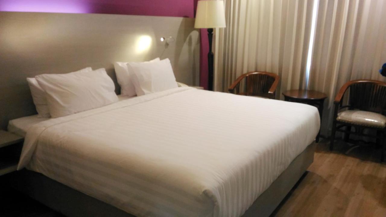 Hotel Kharisma Madiun Εξωτερικό φωτογραφία