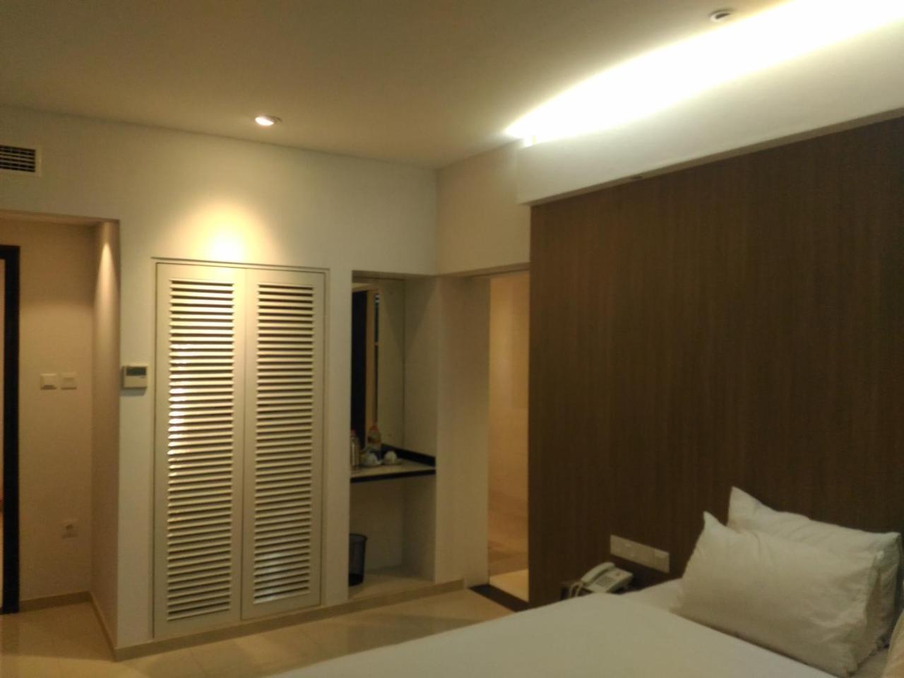 Hotel Kharisma Madiun Εξωτερικό φωτογραφία