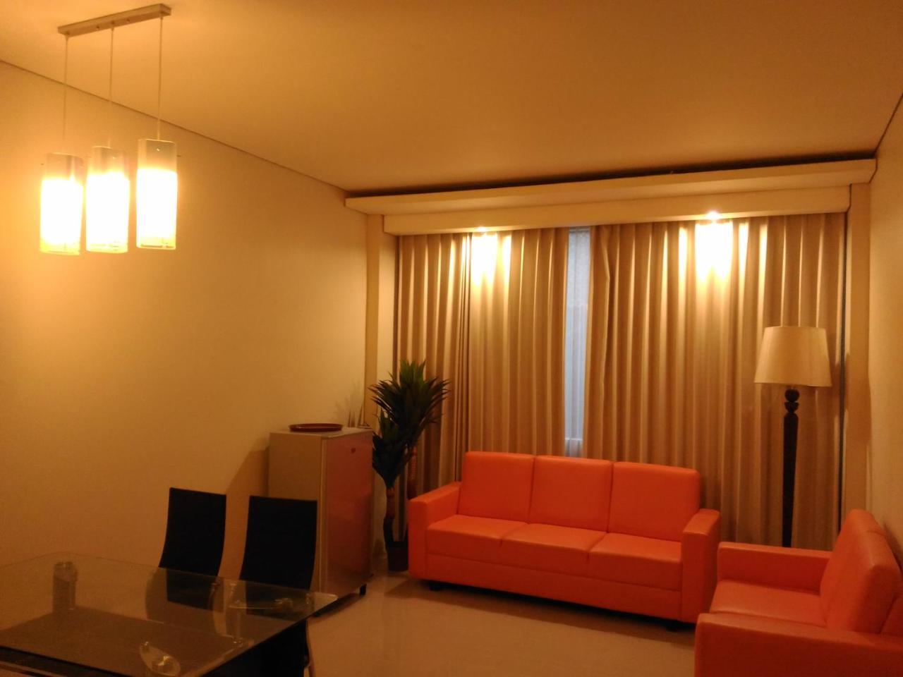 Hotel Kharisma Madiun Εξωτερικό φωτογραφία